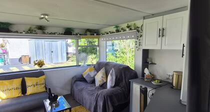EXCLUSIVE MOBILE HOME
BASED IN COUNTRYSIDE BUT CLOSE TO AIRPORT AND TOWNS