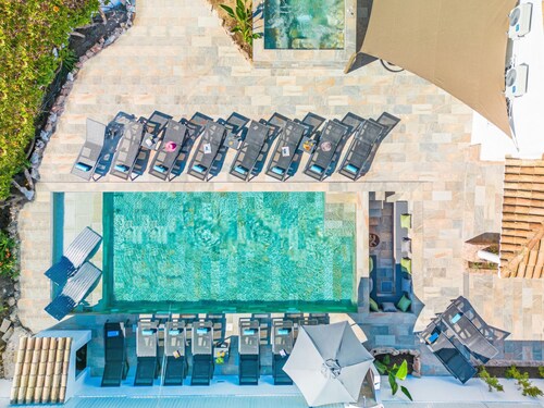 Luxury retreat w/ heatable pool & jacuzzi