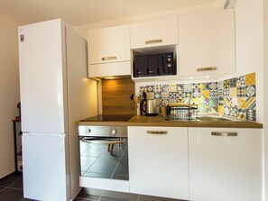 Refrigerador, microondas, horno y lavavajillas 