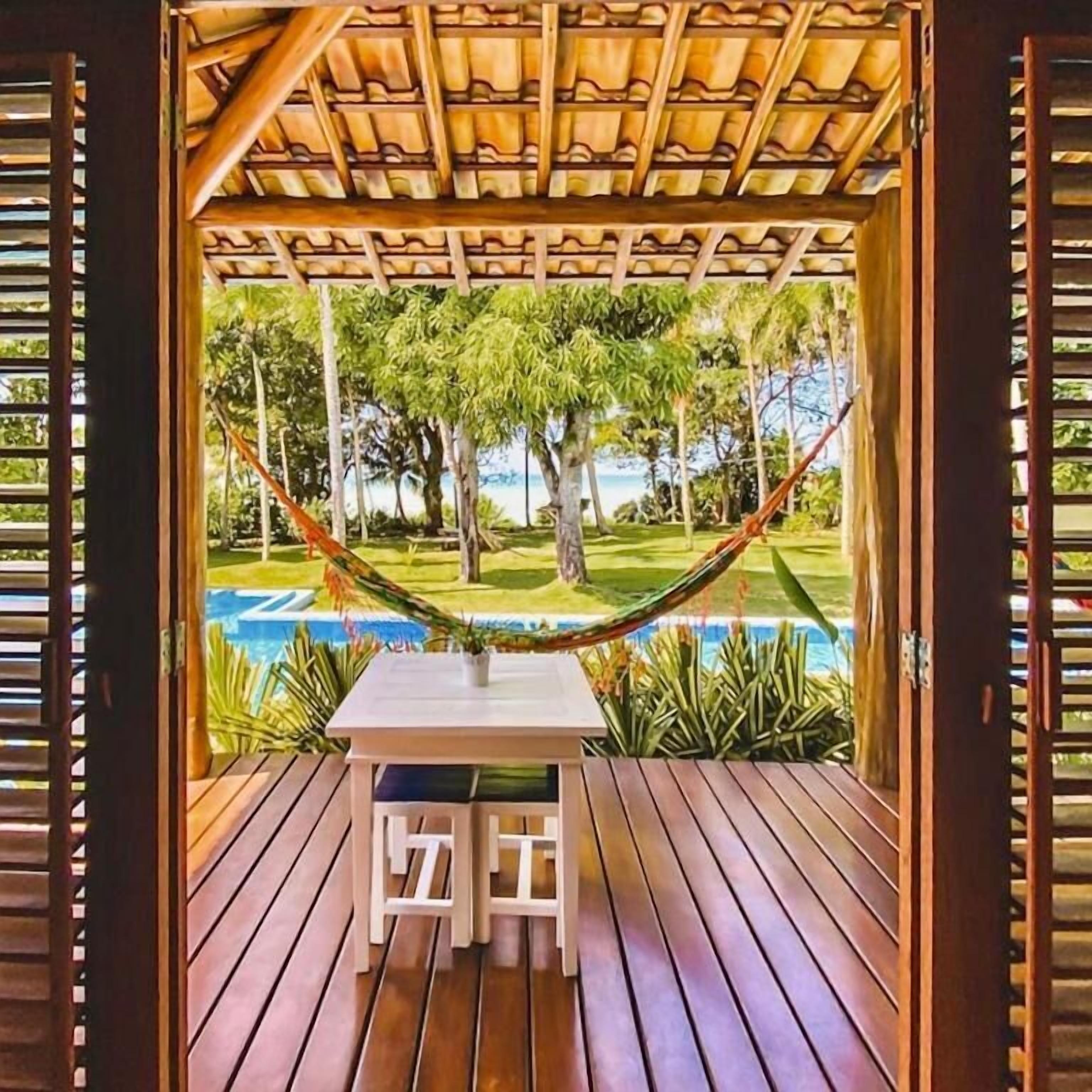 3 outdoor pools, open 8:30 AM to 10:00 PM, pool loungers