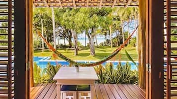 3 outdoor pools, open 8:30 AM to 10:00 PM, pool loungers