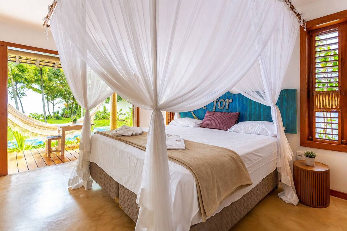 Phòng Suite tiện nghi đơn giản, quang cảnh biển | Két bảo mật tại phòng, bàn, khu vực làm việc phù hợp cho laptop 