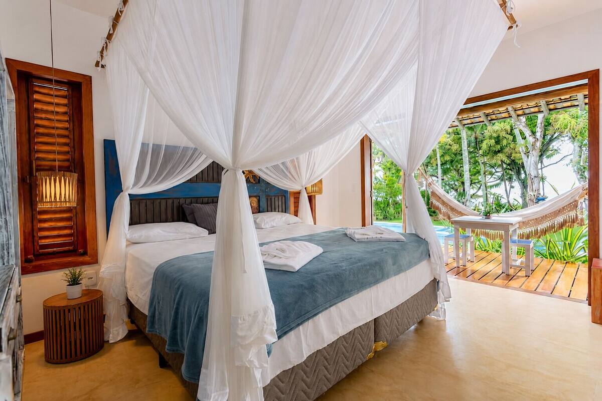 Phòng Suite tiện nghi đơn giản, quang cảnh biển | Két bảo mật tại phòng, bàn, khu vực làm việc phù hợp cho laptop 
