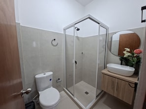 Douche, savon, papier toilette
