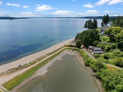 Hidden Harbor Getaway-Sunrise Views-Private Beach Access