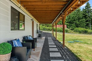 Terrace/patio - Hidden Harbor Getaway-Sunrise Views-Private Beach Access (Gig Harbor)