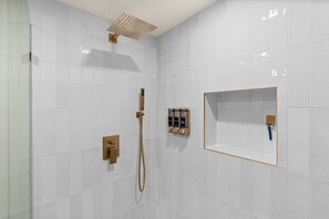 Shower, hair dryer, towels, soap - Hidden Harbor Getaway-Sunrise Views-Private Beach Access (Gig Harbor)