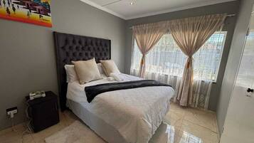 Standard Room | Desk, blackout drapes, soundproofing, free WiFi