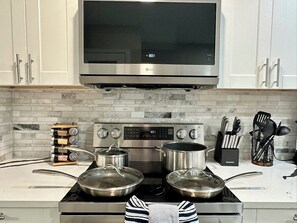 Private kitchen - Walk to Dallas FIFA Stadium 4BR Sleeps 10 (Arlington)