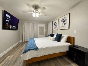 4 bedrooms, iron/ironing board, WiFi, bed sheets