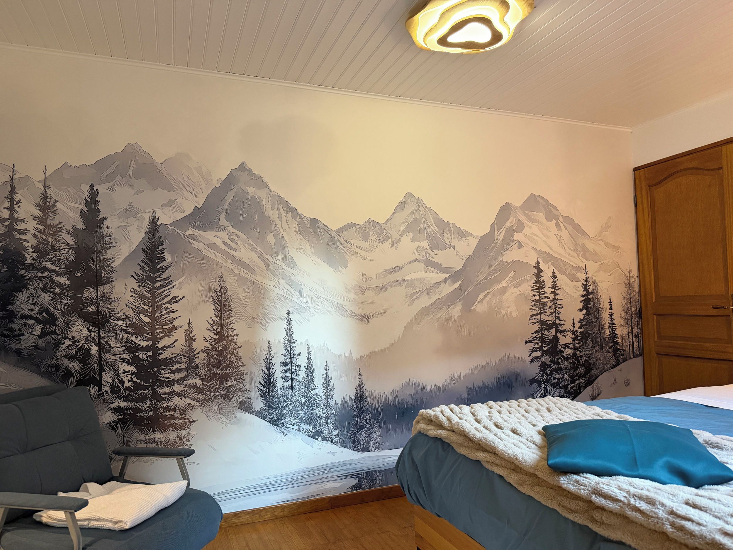 5 bedrooms, in-room safe, desk, iron/ironing board