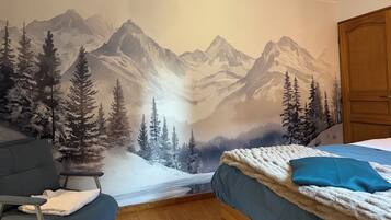 5 bedrooms, in-room safe, desk, iron/ironing board