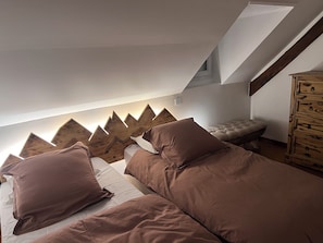 Iron/ironing board, WiFi, bed sheets - 8-11 person rental in the heart of the Pyrenees (Gazost)
