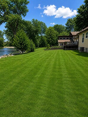 Property grounds - Hummingbird House: Relax and Connect in a Large Private Lakefront Home Sleeps 20 (Storm Lake)
