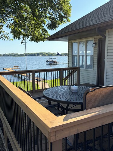 Hummingbird House: Sleeps 20 Relax and Connect in a Large Private Lakefront Home