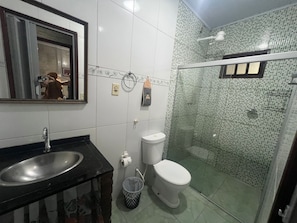 Apartamento familiar | Baño | Toallas y papel higiénico