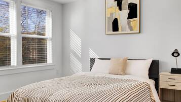 3 bedrooms, iron/ironing board, WiFi, bed sheets