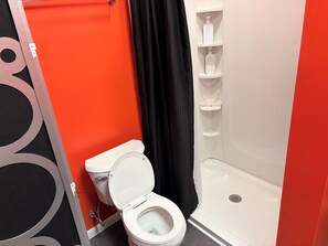 Bathroom - The Atomic Loft - Stylish 2 Bedroom Apartment in Downtown Hanover (Hanover)