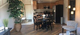 2-bedroom apartment in pleasant Oak Lawn with AC comfort