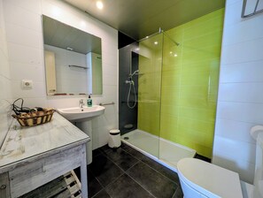 Shower, hair dryer - Apartment Claret de Villas Costa Brava near the beach and center Lloret de Mar (Lloret de Mar)
