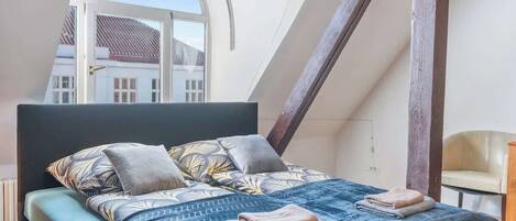 In-room safe, iron/ironing board, travel crib, WiFi