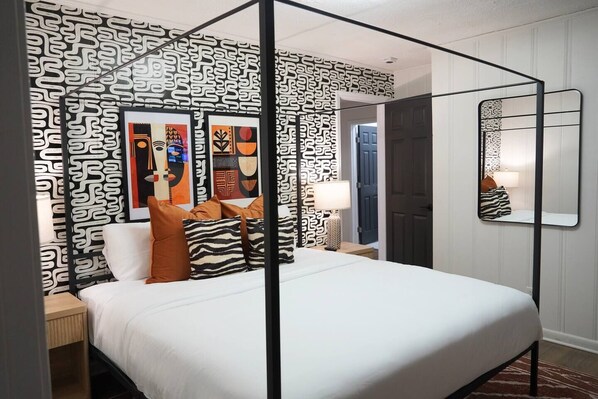 Desk, iron/ironing board, WiFi, bed sheets
