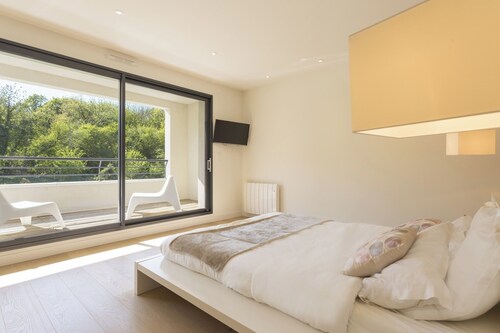 Large architect-designed house near Paris. Ideal for family relaxation