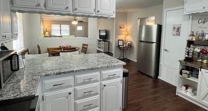 Home away Home. Rock Island Retreat, nice peaceful cozy 3BR/2BA with back patio