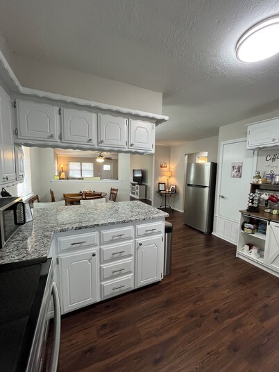 Home away Home. Rock Island Retreat, nice peaceful cozy 3BR/2BA with back patio