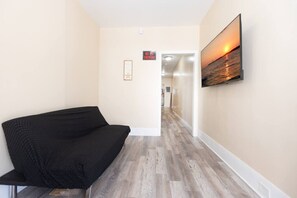 TV - Modern 2BR Apt with Covered Balcony/Steps to Beach (Wildwood)