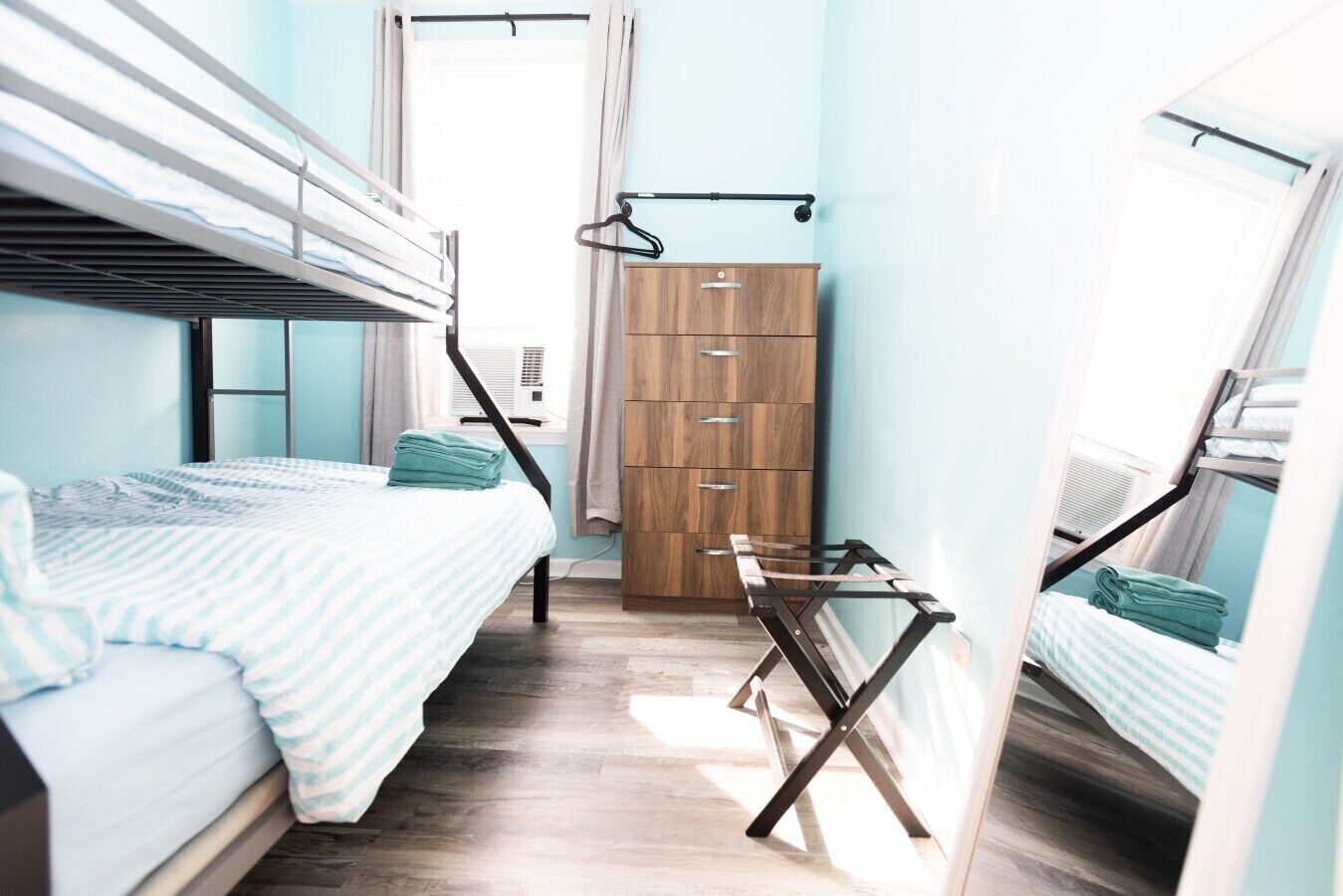 2 bedrooms, desk, iron/ironing board, WiFi