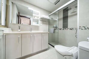 Appartement Familial, 3 chambres, cuisine, vue ville | Salle de bain