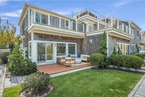 Terrace/patio - Airy, chic Hamptons style - bay views, walkable to beach, near top restaurants. (Hampton Bays)