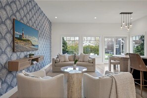Living area - Airy, chic Hamptons style - bay views, walkable to beach, near top restaurants. (Hampton Bays)