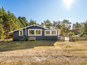 A single-story mobile home with a front porch, a small deck, and a fenced yard. - "Into" - 490m from the sea by Interhome (Sæby)