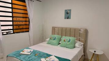 8 bedrooms, WiFi, bed sheets