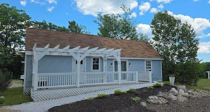 Pretty 3-bedroom cottage in lakes region of York County