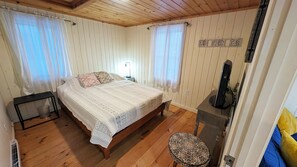 3 slaapkamers, een strijkplank/strijkijzer, wifi, beddengoed