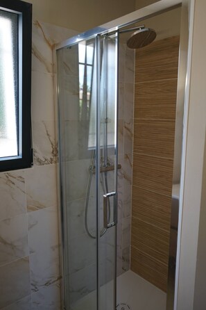 Bathroom - Relaxing Stay in a Beautiful Contemporary Villa with Private Pool (SIX FOURS LES PLAGES)