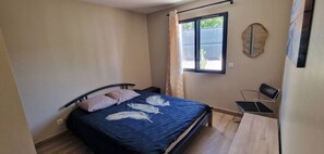 Ferros/tábuas de passar roupa, Wi-Fi, roupa de cama