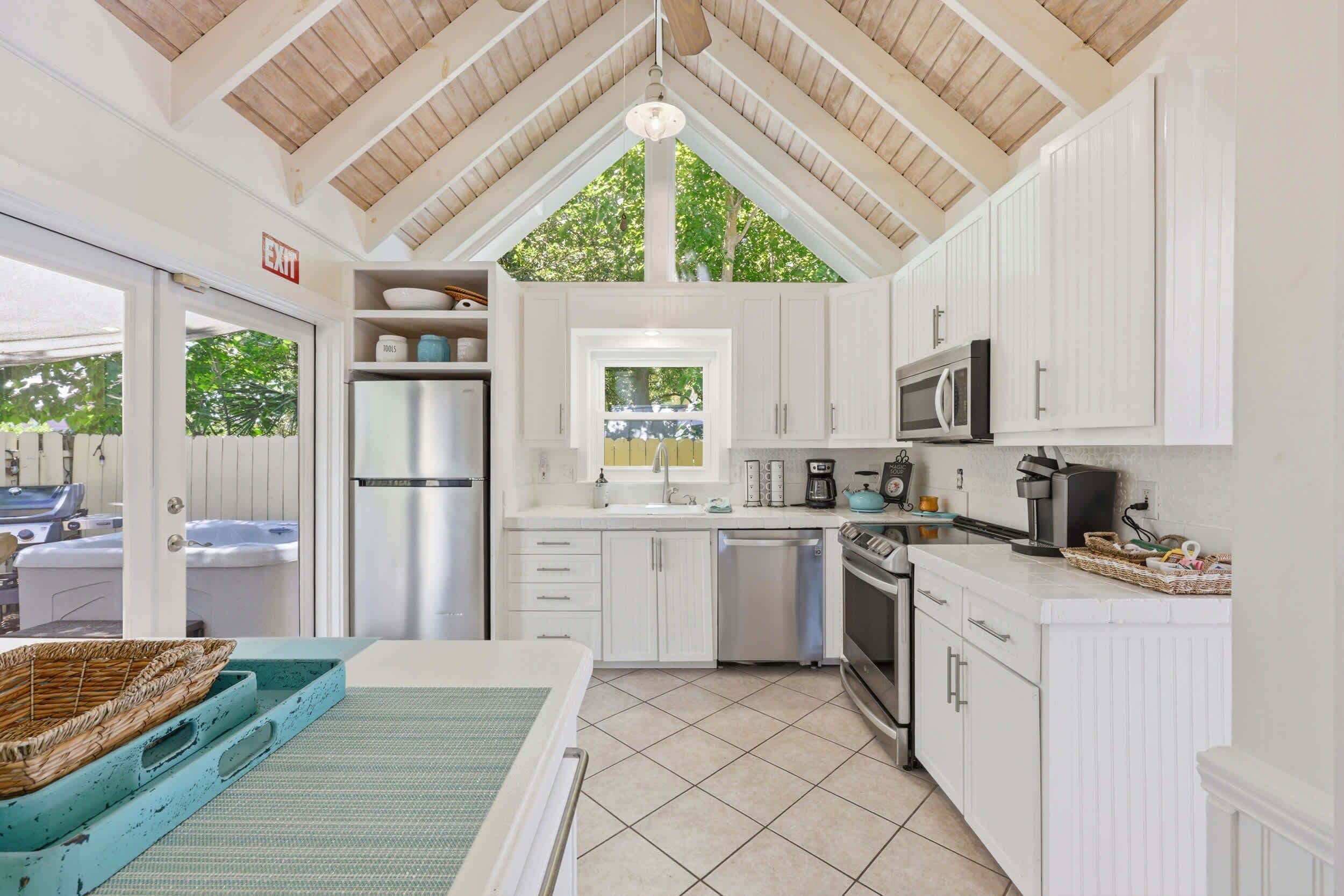 House, Multiple Beds (Porch on Pine) | Private kitchen