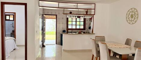 Deluxe House | Dining