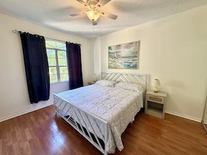 Internet, bed sheets - Peaceful Beachwalk Escape! Updated 3rd-Floor Condo w/ Lanai, Pool & Hot Tub (Fort Myers)