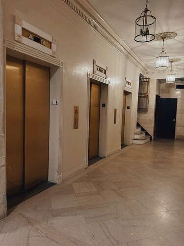 Upscale New Haven Studio • Near Yale • Gym • W/D • Desk • Fast WiFi