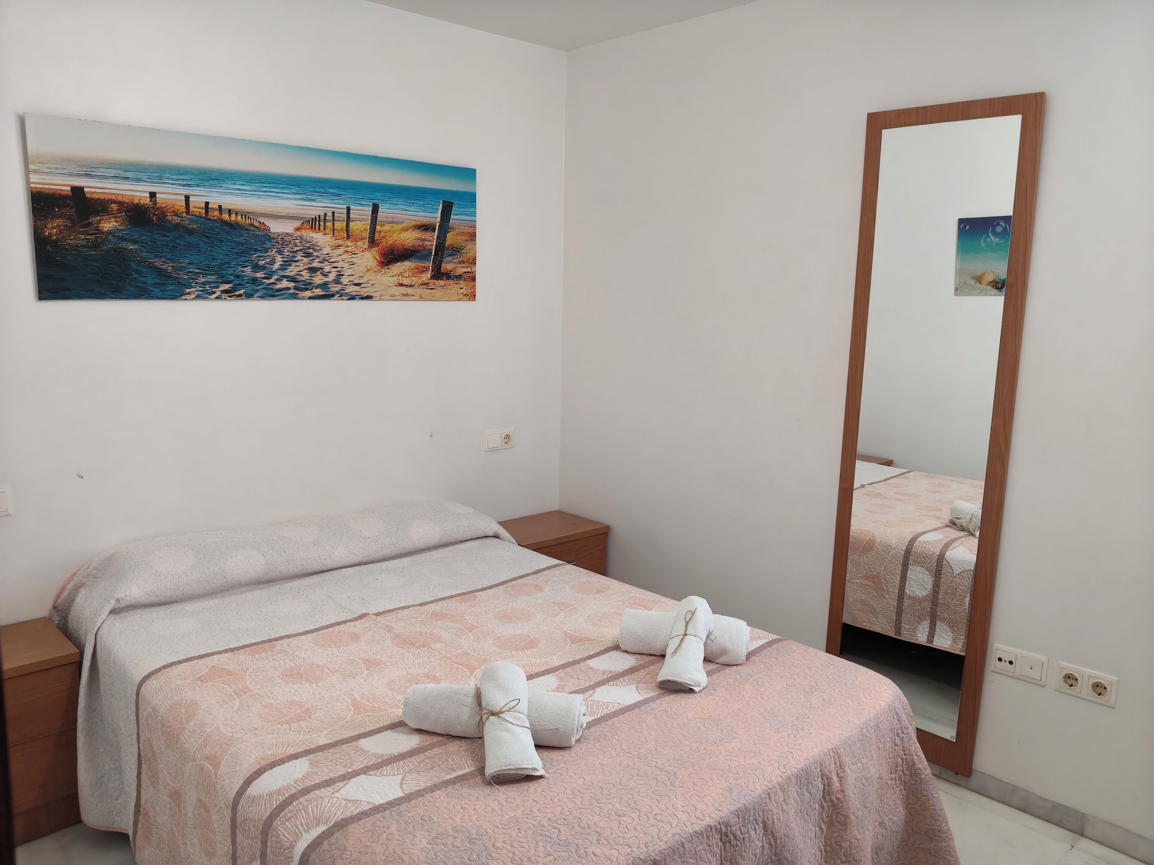 2 bedrooms, iron/ironing board, free WiFi, bed sheets