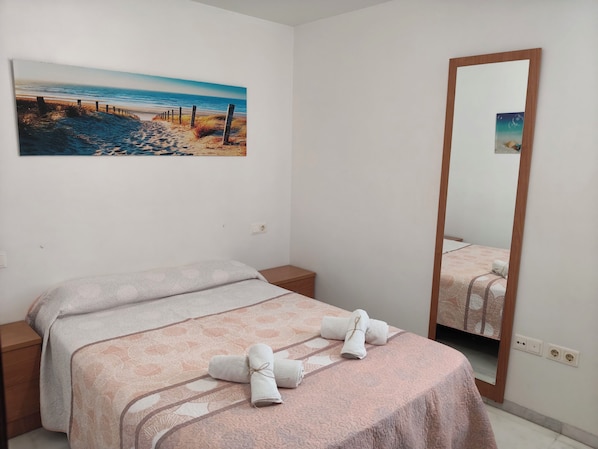 2 bedrooms, iron/ironing board, WiFi (free), bed sheets
