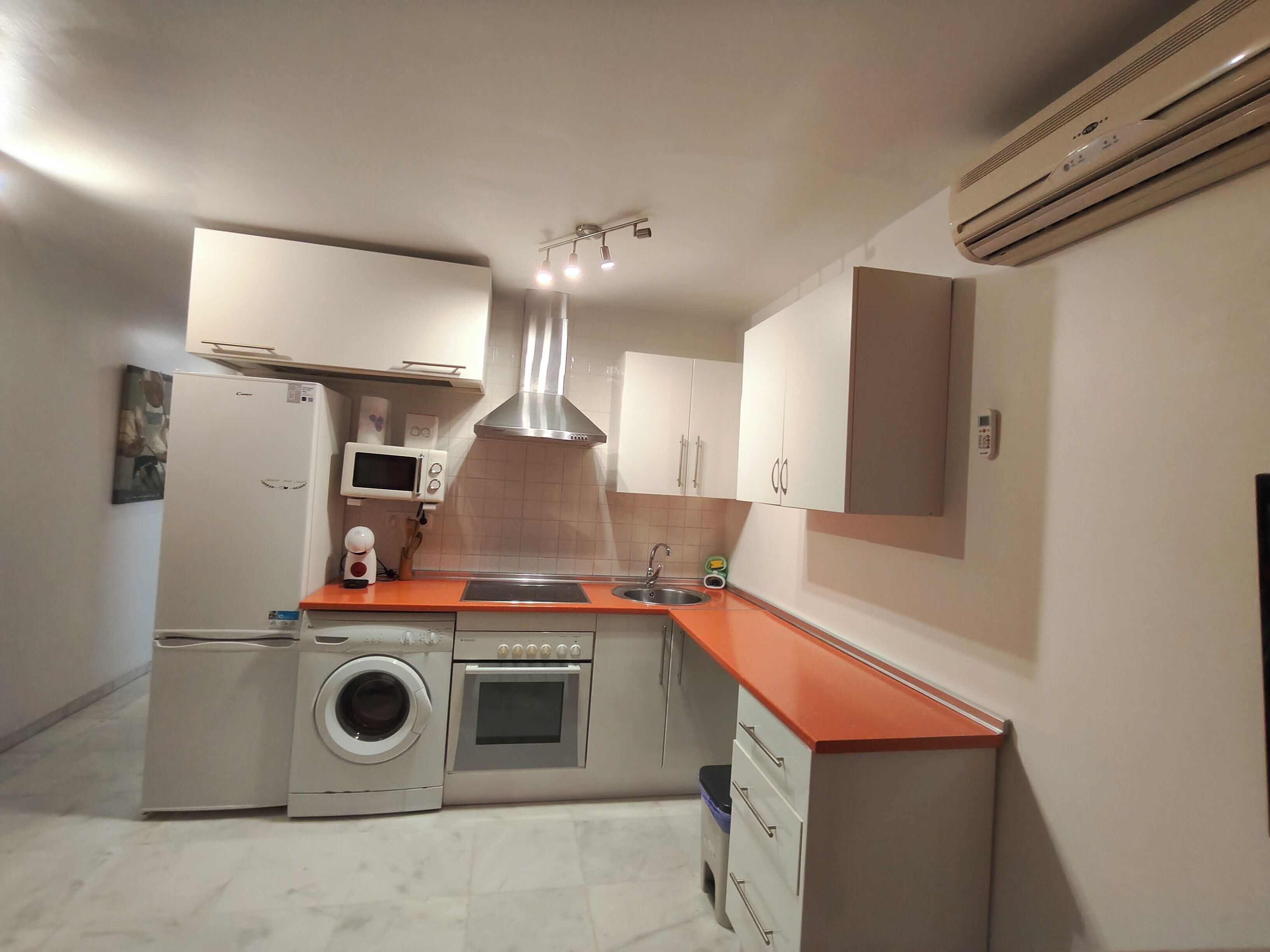 Coffee/tea maker, fridge, microwave, oven