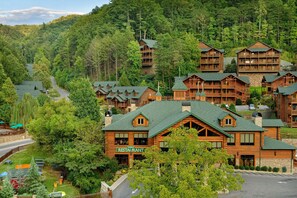 Exterior - Westgate Smoky Mountains Gatlinburg 3BR Villa Sleeps 16   2,746 Sq Ft Water Park (Gatlinburg)