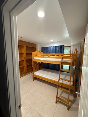 Room - Private, Ocean Side, Walking Distance to Beach (Corolla)