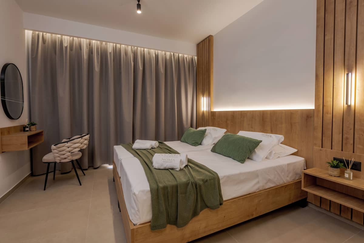 Superior Room, Garden View | In-room safe, desk, blackout curtains, iron/ironing board